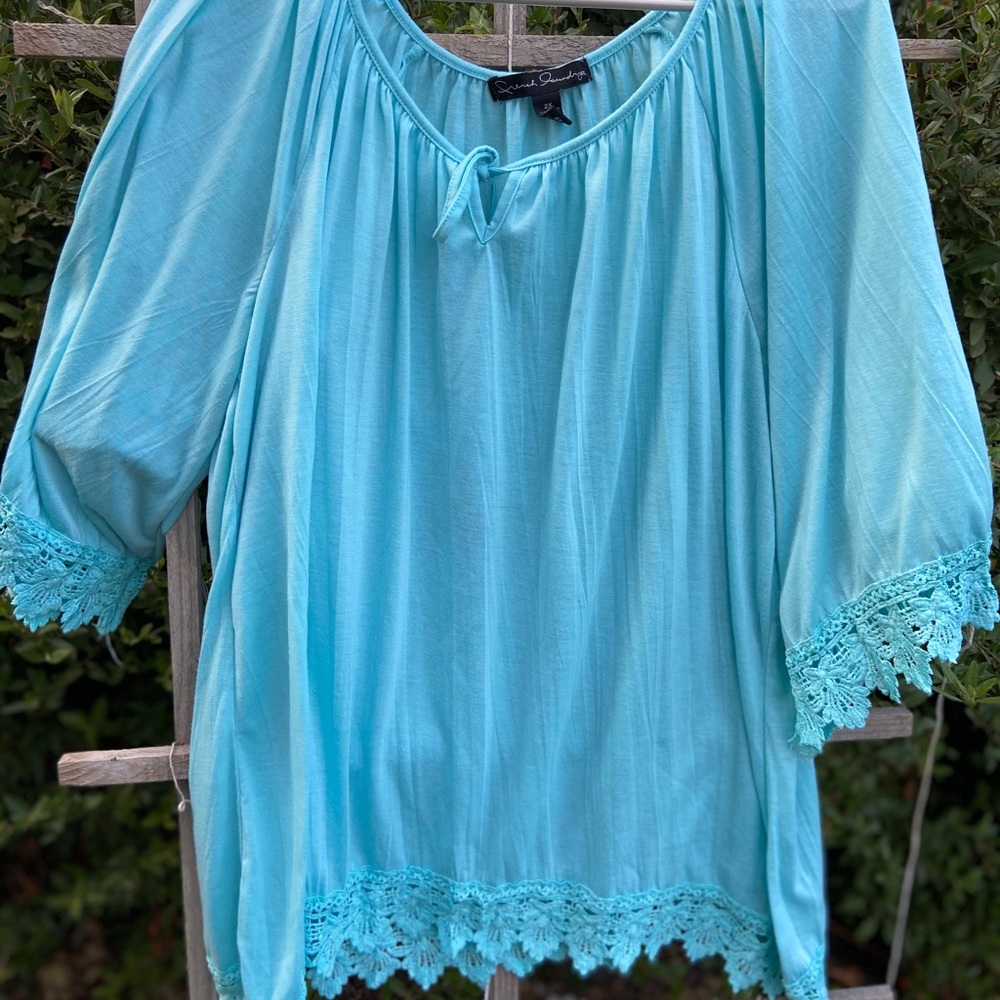 Aqua colored light weight top 2x